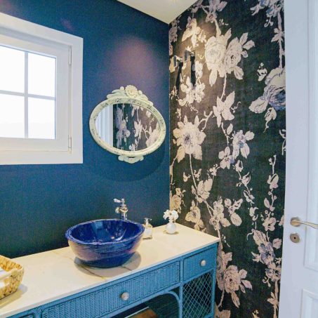 Lavabo com decoração autoral